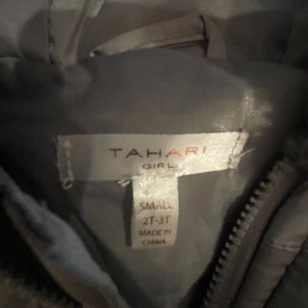 Tahari Girl Hooded Quilted Vest 2T-3T - Picture 4 of 5